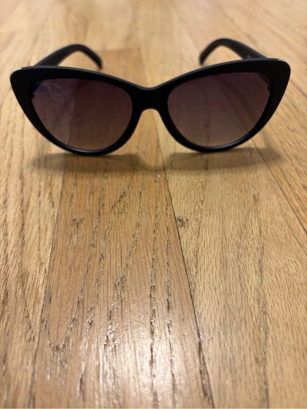 Women's Black Cat-Eye Sunglasses with Gradient Lenses